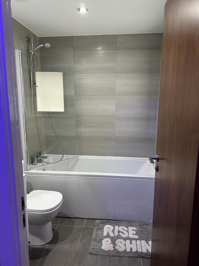 Luxury 9Ine Beautiful Bull Ring Apartment Free Parking Birmingham Luaran gambar